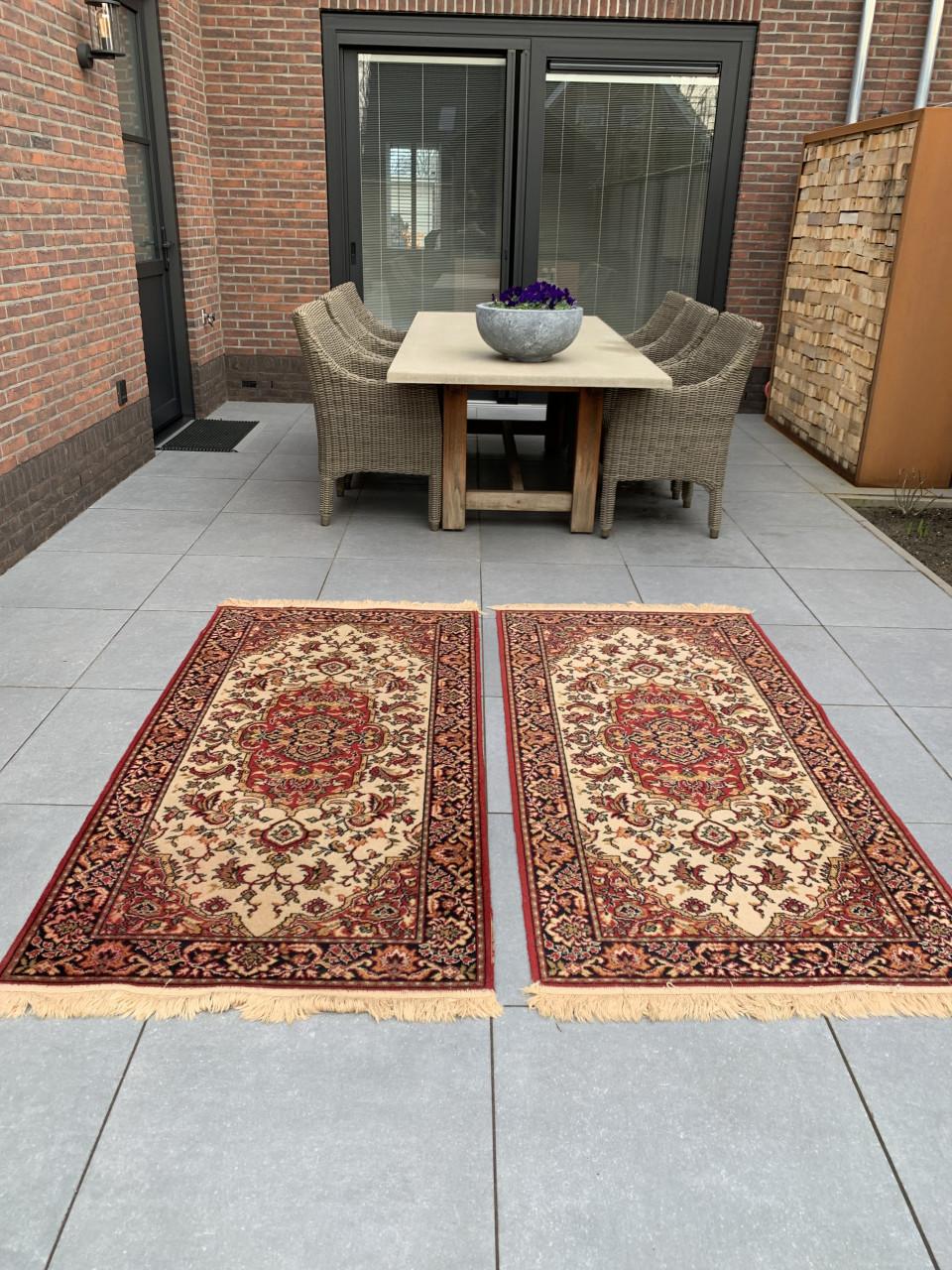 ✨Twee Super Leuke Middelgrote Vintage Kleedjes✨190x90 cm.