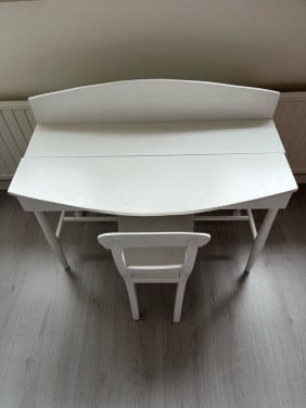 Kinderbureau met stoeltje
