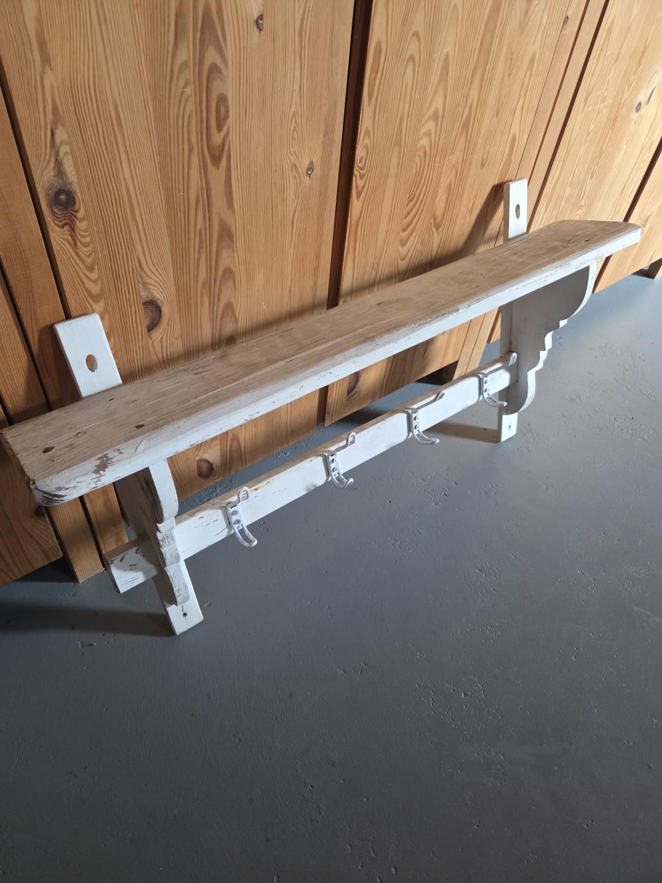 Brocante wandkapstok met legplank 🤍