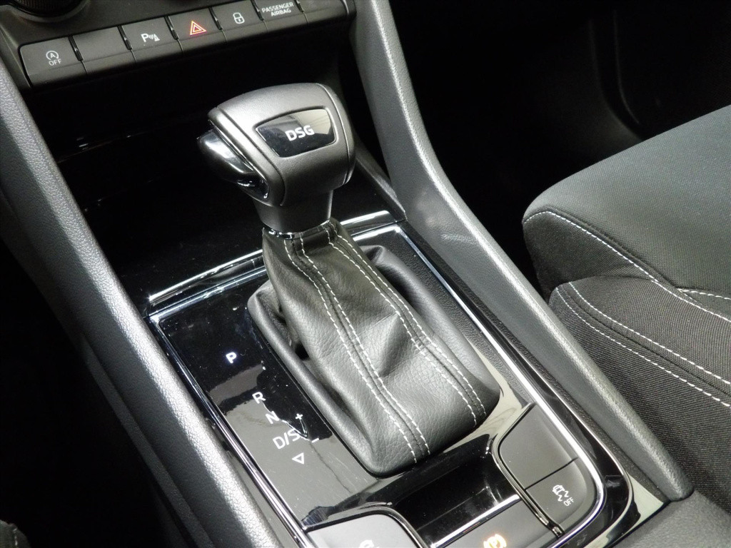 Skoda Karoq 1.5 tsi greentech act150pk sportline business
