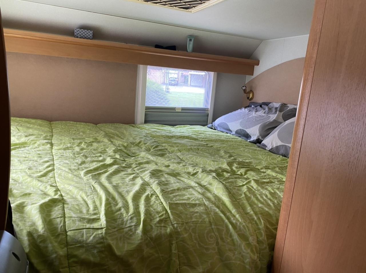 Alkoof camper  (2002) – Mercedes Sprinter – 6 slaapplaatsen – Instapklaar