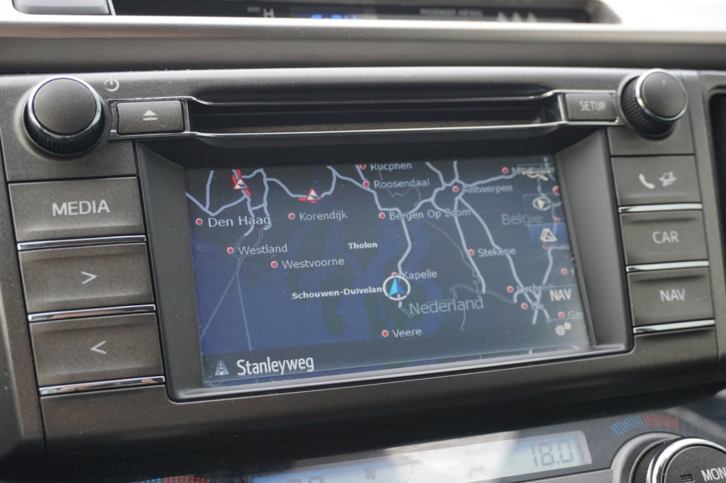 Toyota Rav4 2.0 dynamic 4wd - automaat- airco / navi / cruise / elektr. ram