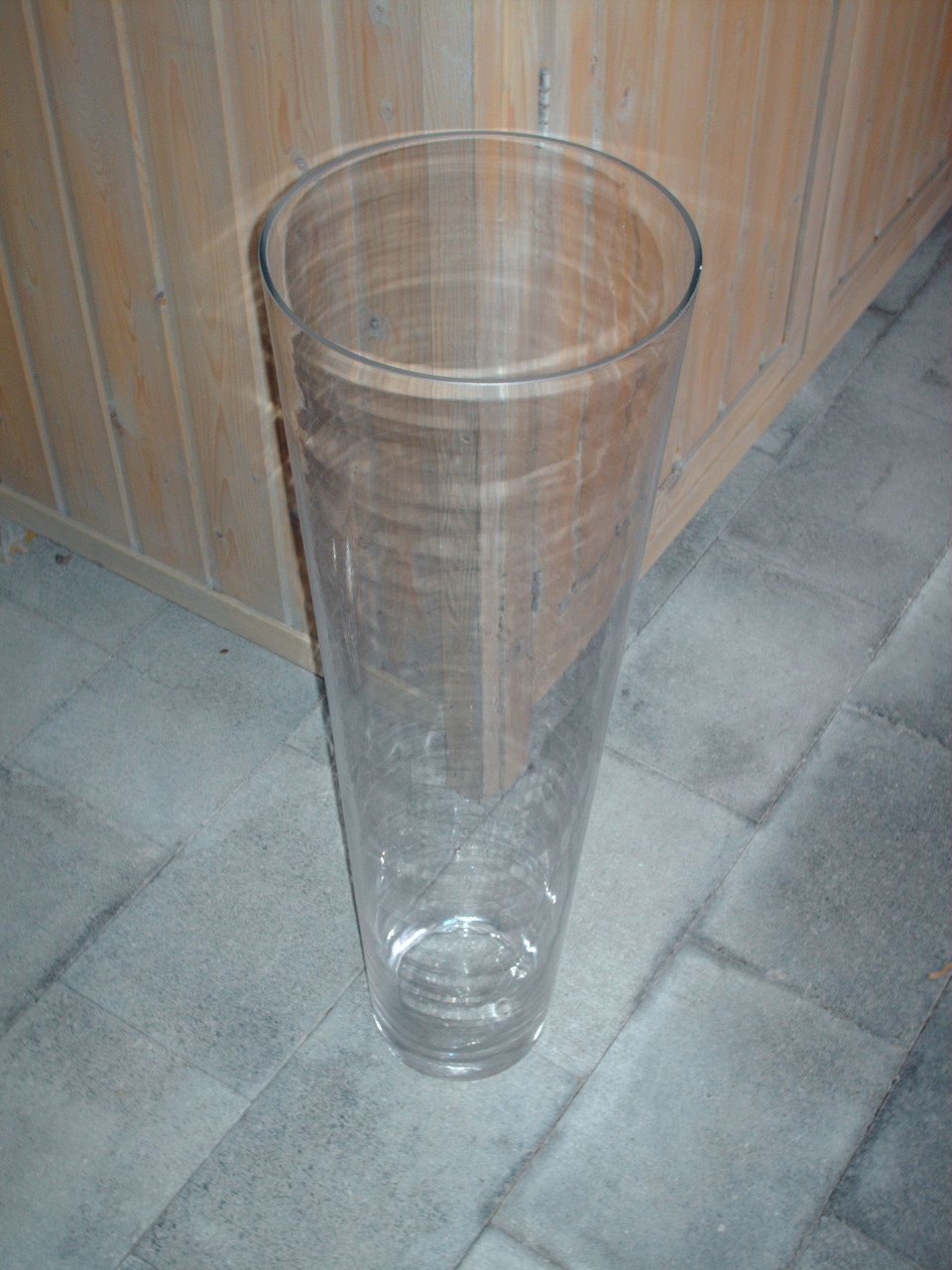 Te koop ; Glazen cilindervaas." 70 cm hoog