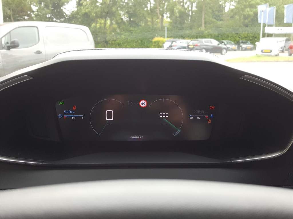 Peugeot 2008 allure 1.2 pt-100pk navigatie | apple carplay & android auto |