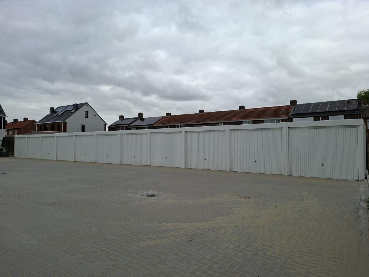 TE HUUR NIEUWE GARAGEBOXEN IN CLINGE