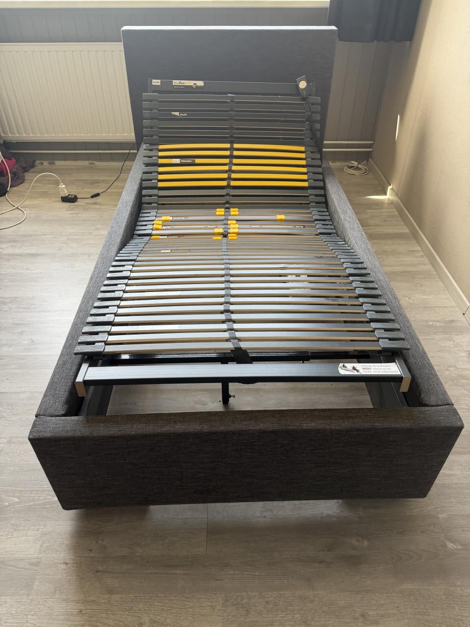 1 persoonsbed met elektrisch verstelbare lattenbodem