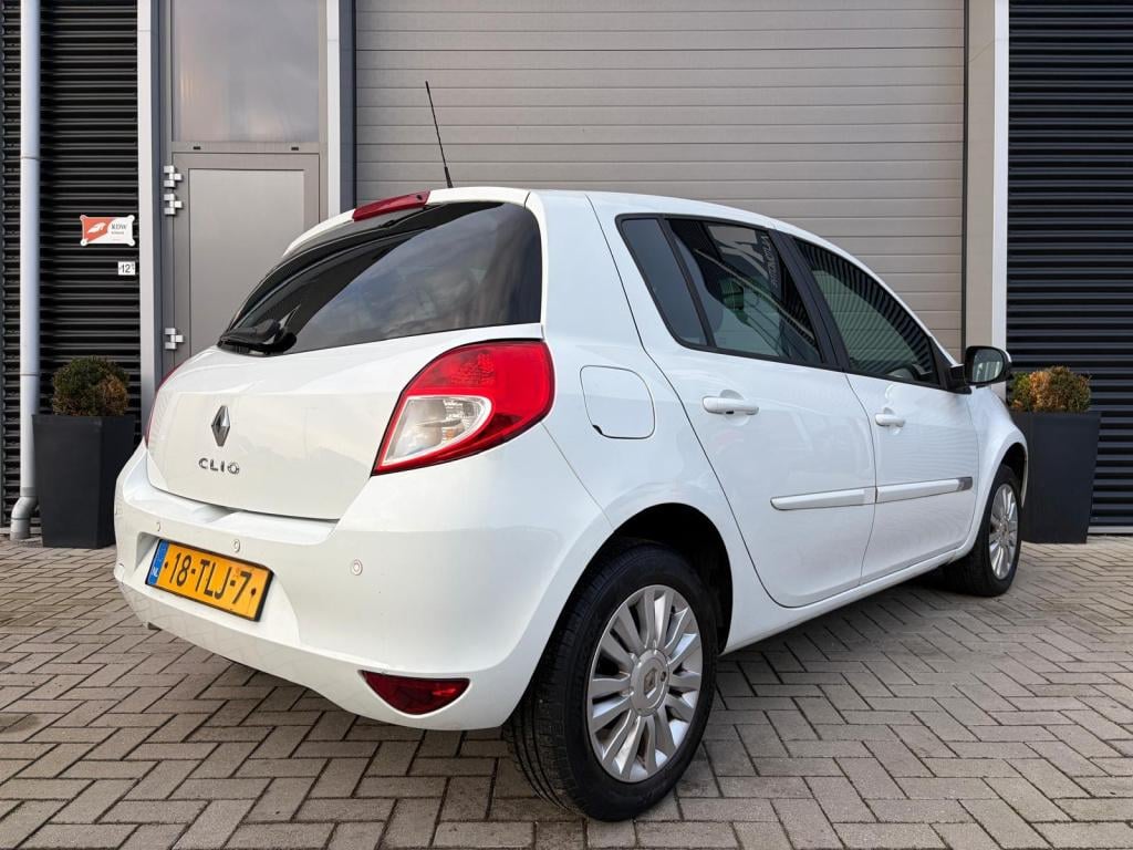 Renault Clio 1.2 collection/apk/airco/cruise ctrl/trehkaak/