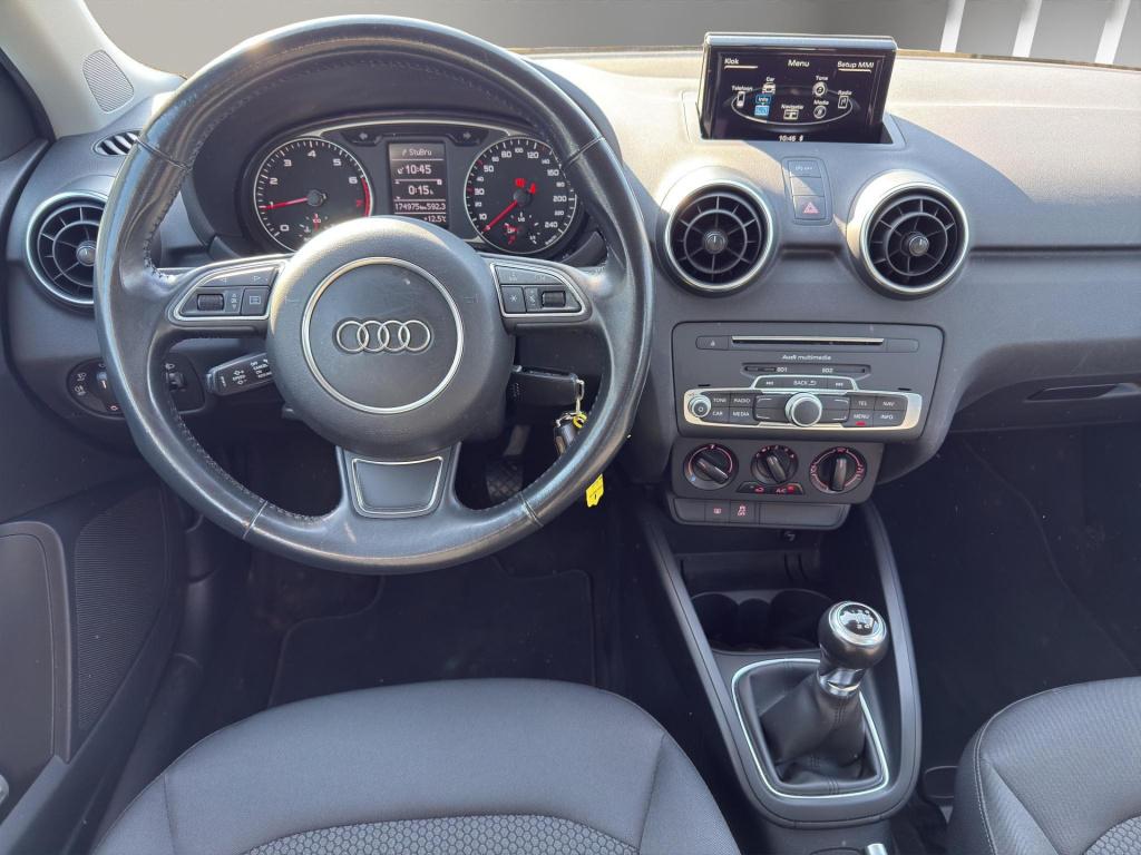 Audi A1 Sportback 1.0 tfsi s-line exterieur 5drs | navigatie | 17"| airco |