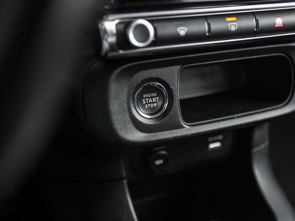 Citroen C3 1.2 puretech 83pk shine | navigatie | camera | park. sensoren | 