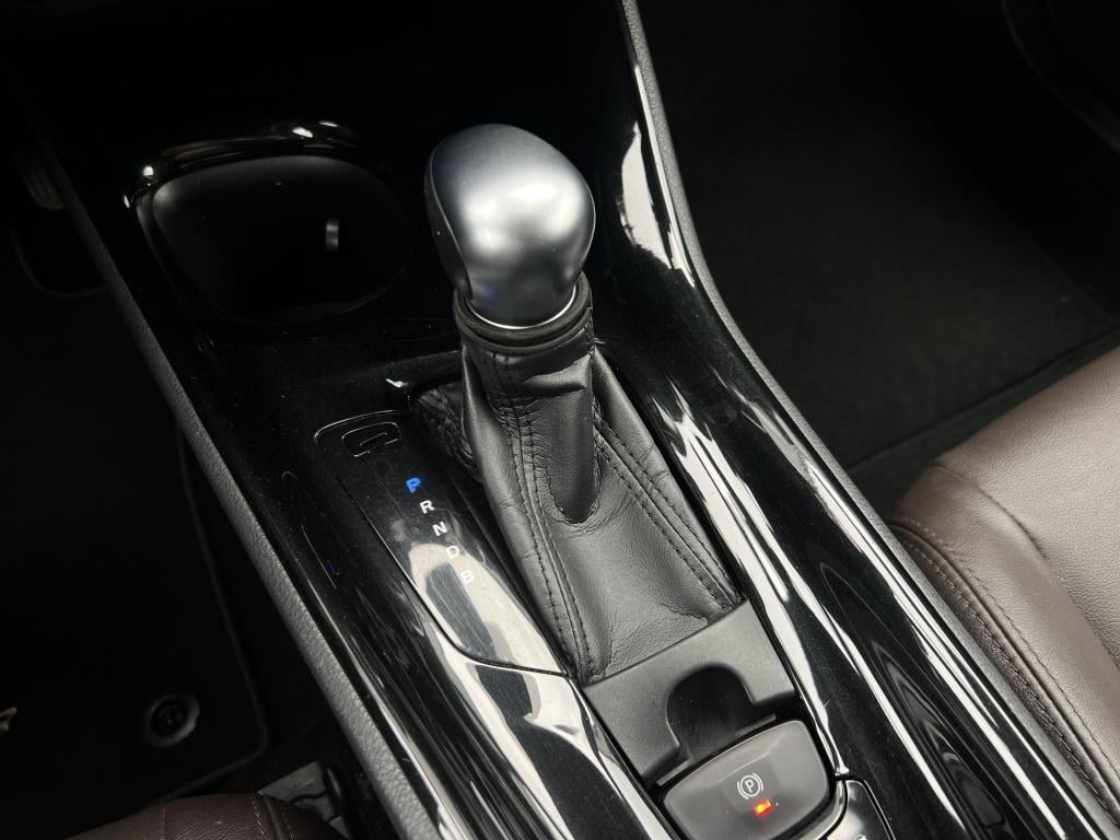 Toyota C-hr 1.8 hybrid executive | trekhaak |
