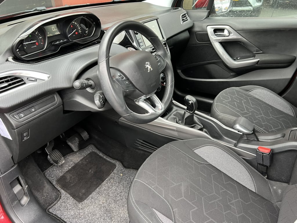 Peugeot 2008 1.2 puretech blue lion | trekhaak | navigatie