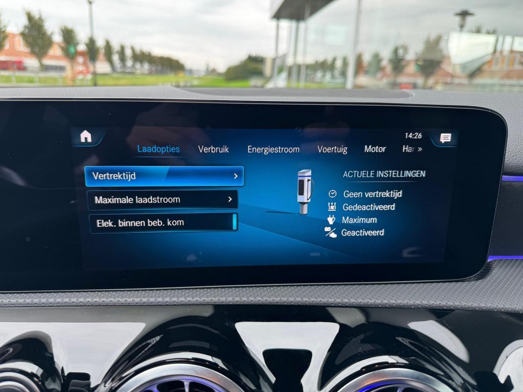 Mercedes-Benz A-Klasse 250 e amg line , night-pakket automaat . panoramadak