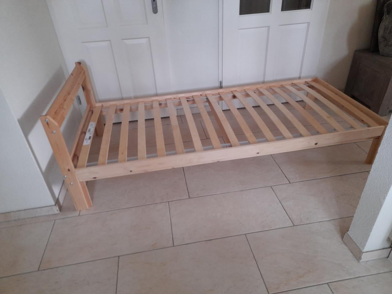 Ikea bed 90 x 200 (in goede nette staat )