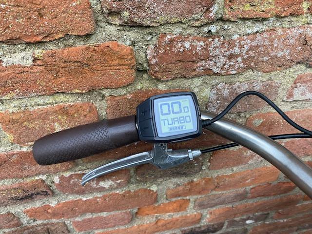 Cortina meisjesfiets, E-U4, met Bosch middenmotor.