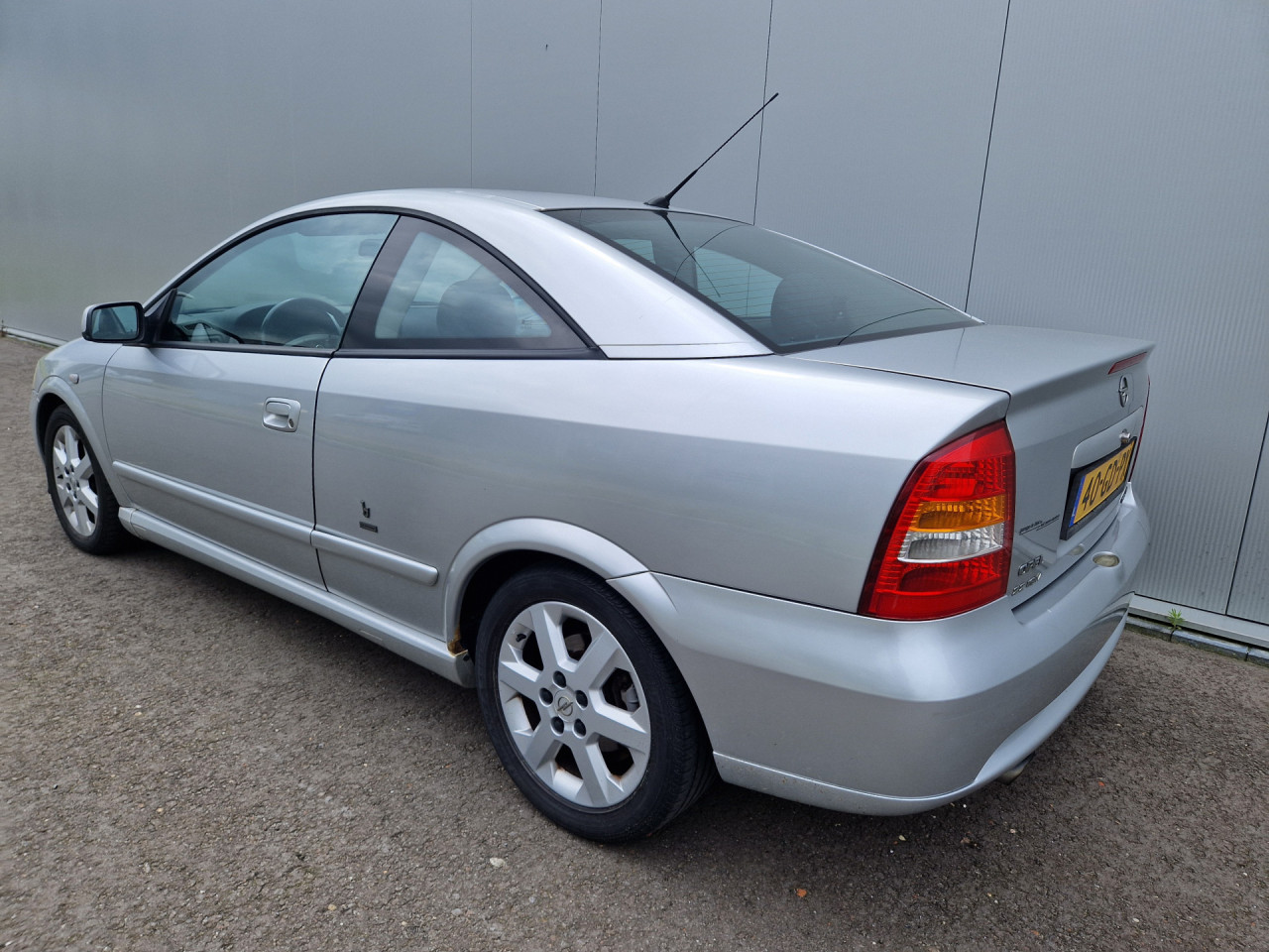 Opel Astra Coupé 2.2-16V