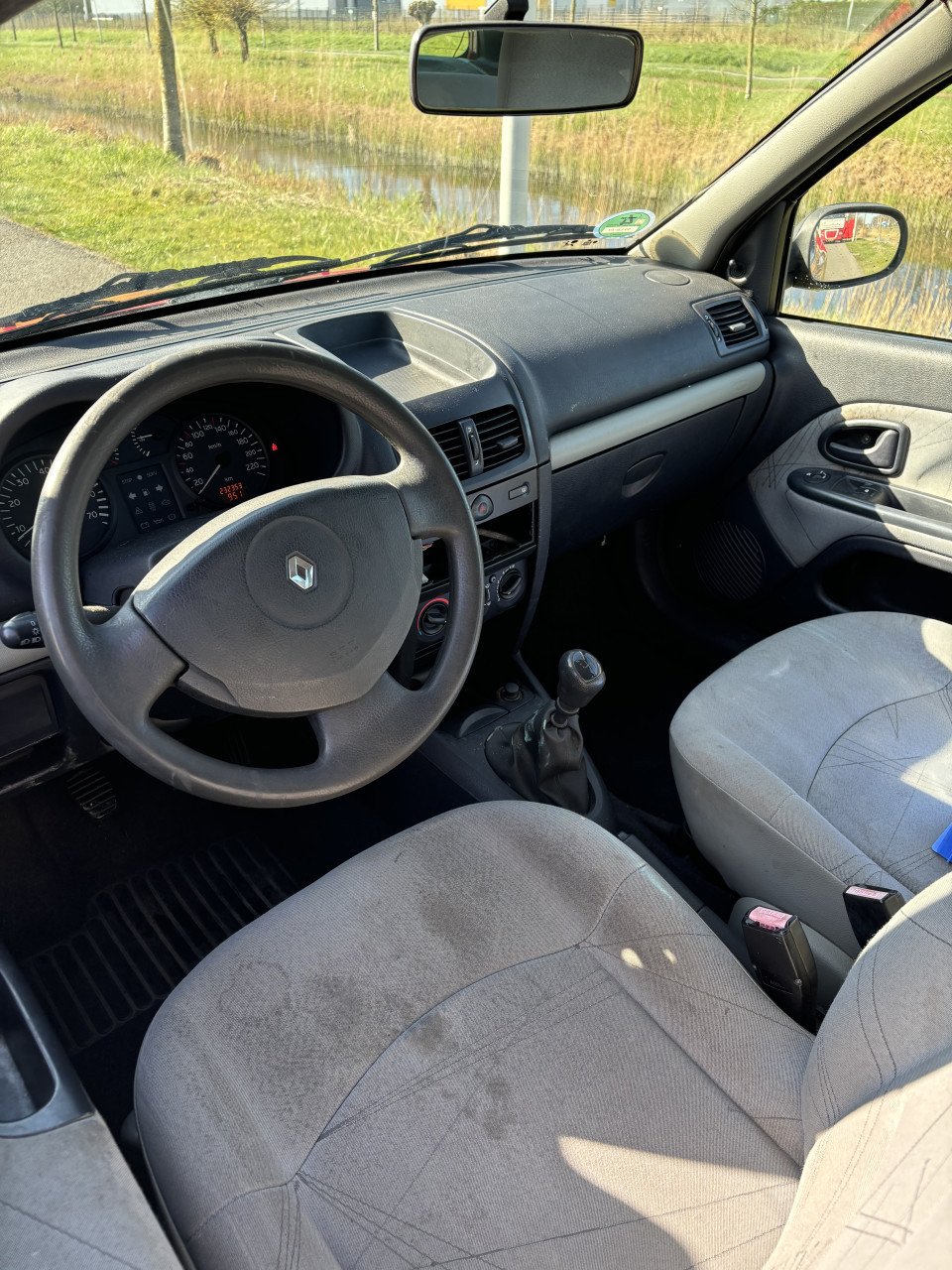 Renault Clio voljaar apk!