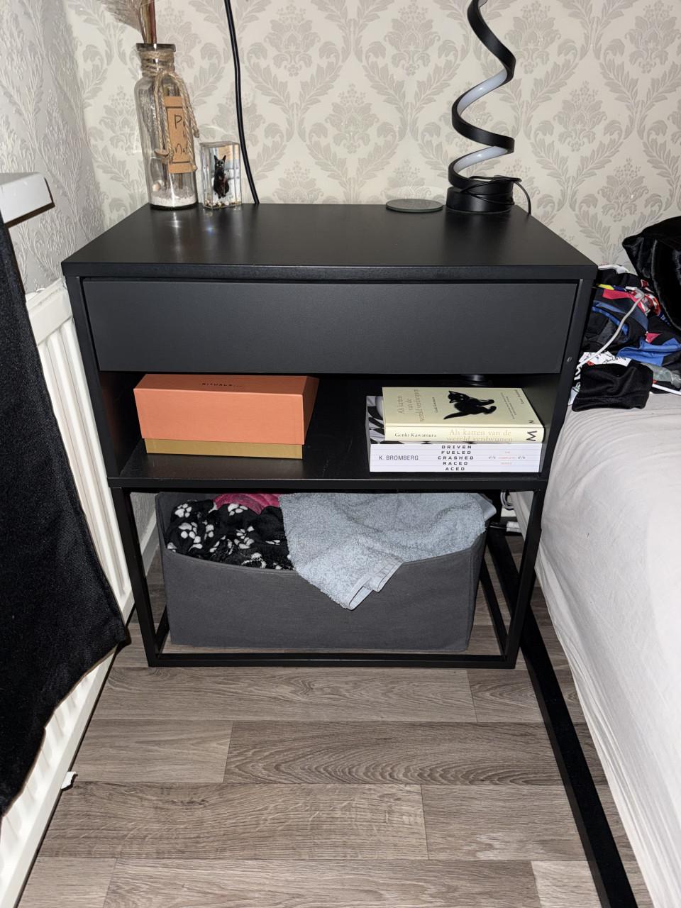 Nachtkastje met lade