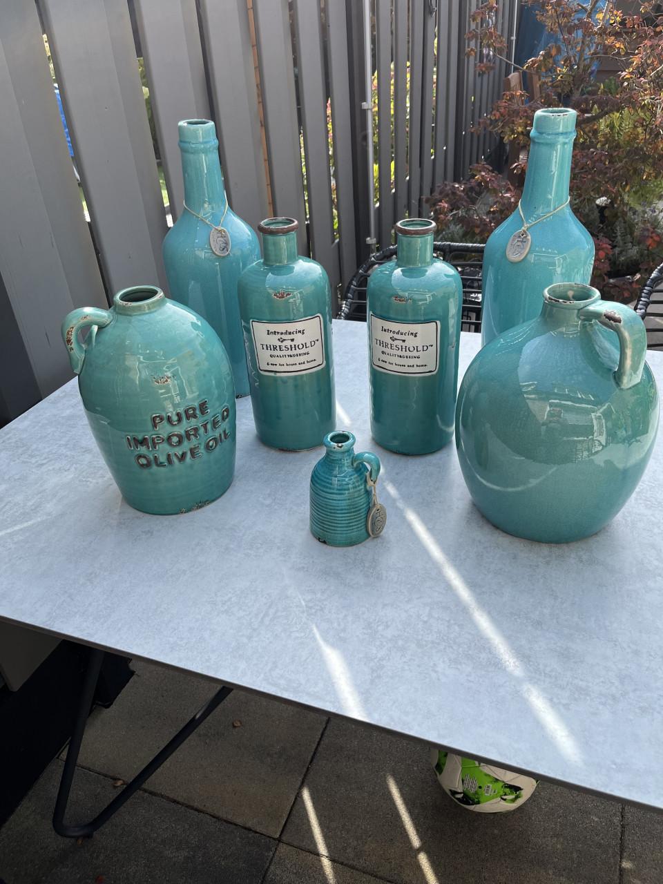 Set van 7 turquoise siervazen kruiken