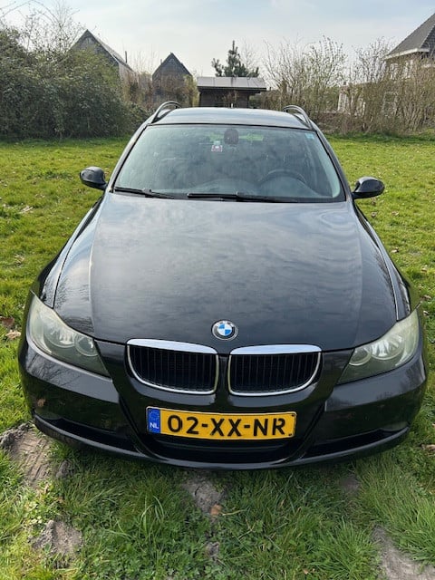BMW 318i touring - E91