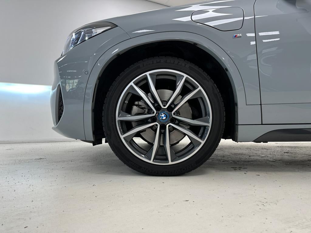 BMW X2 xdrive25e m-sport x | brooklyn grau | panoramadak | memory stoelen |