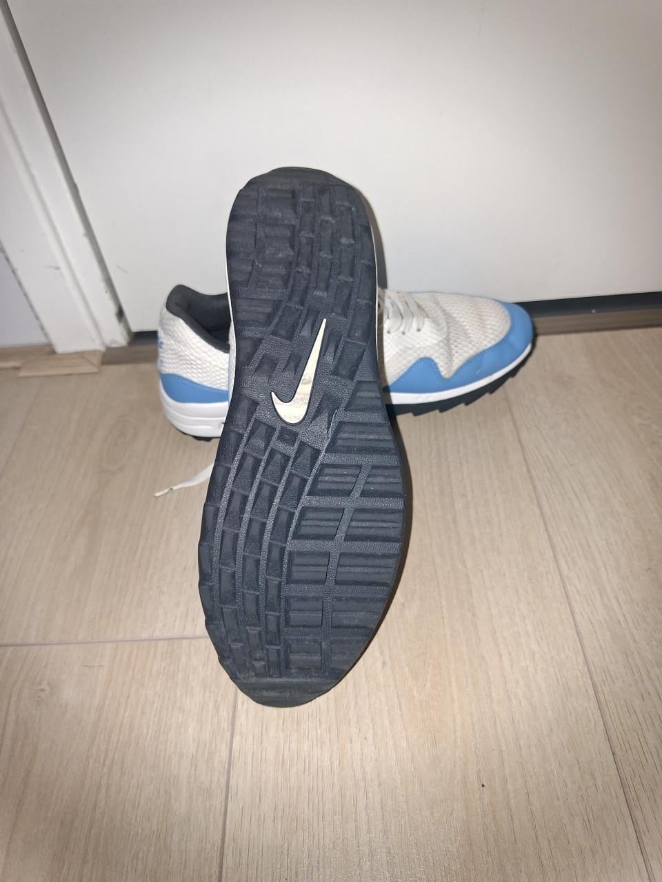 Nike Air Max 1 Golf in wit en blauw