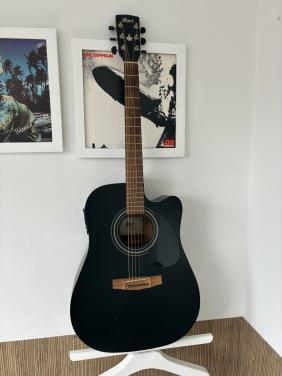 Cort semi akoestische gitaar MR 700 BKS