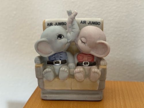 Schattig beeldje van 2 olifanten “Air Jumbo”