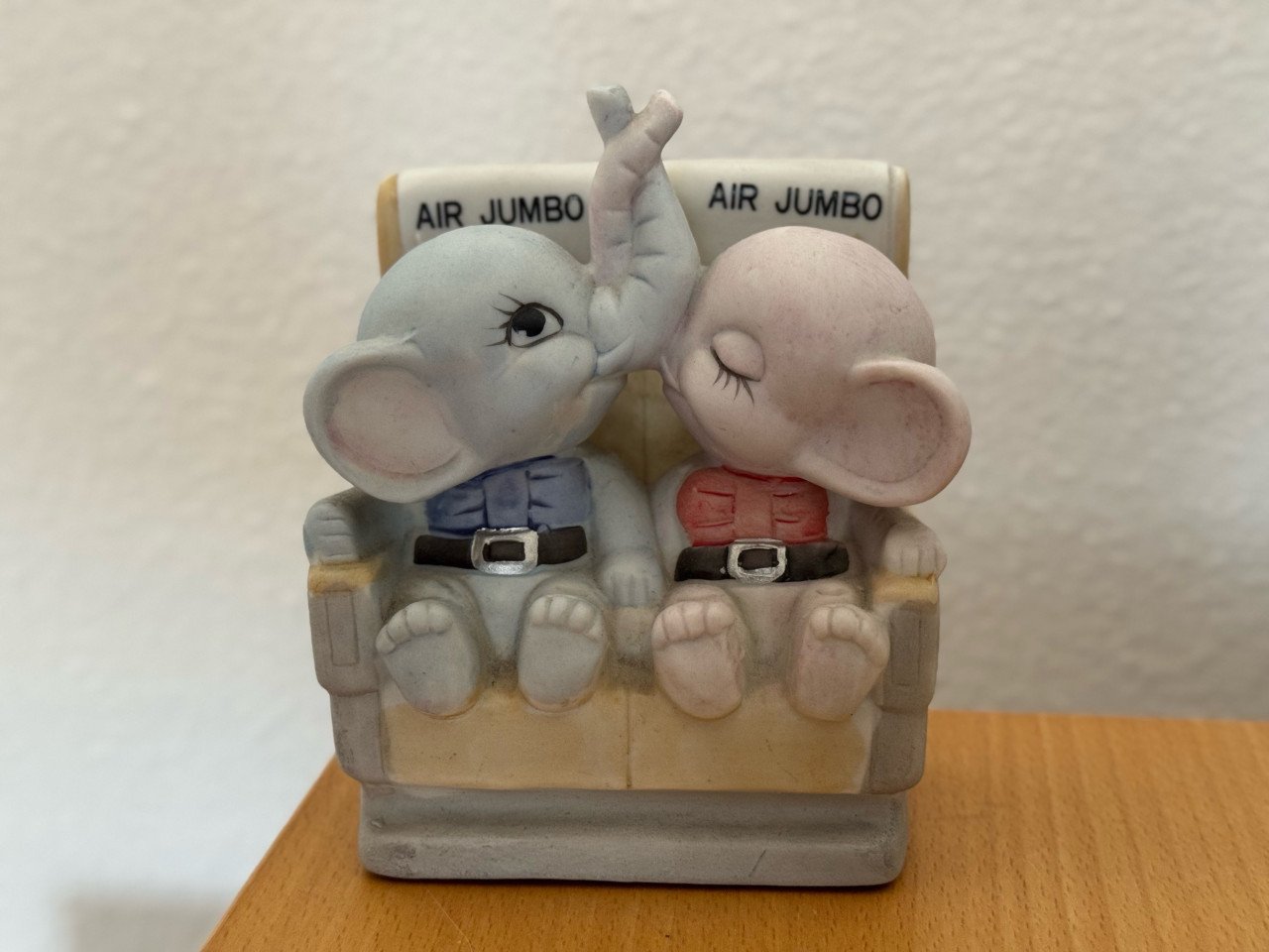 Schattig beeldje van 2 olifanten “Air Jumbo”
