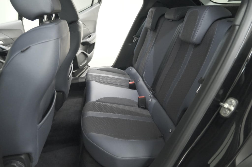 Peugeot 2008 puretech 130 blue lease allure | camera | navigatie | apple ca