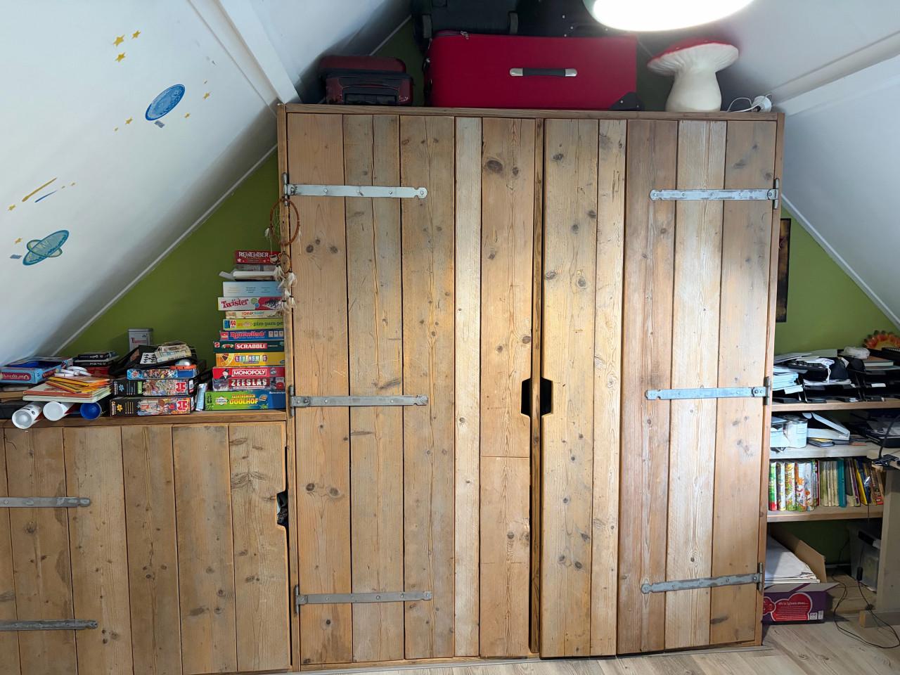 Robuuste steigerhouten planken, deuren…