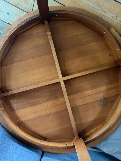 Ronde massief grenenhouten tafel