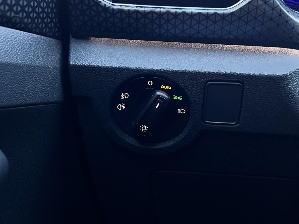 Volkswagen T-cross 1.5 tsi style business r | apple/ android carplay | dab 