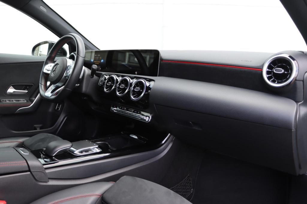 Mercedes-Benz A-Klasse 180 business solution amg 136pk automaat