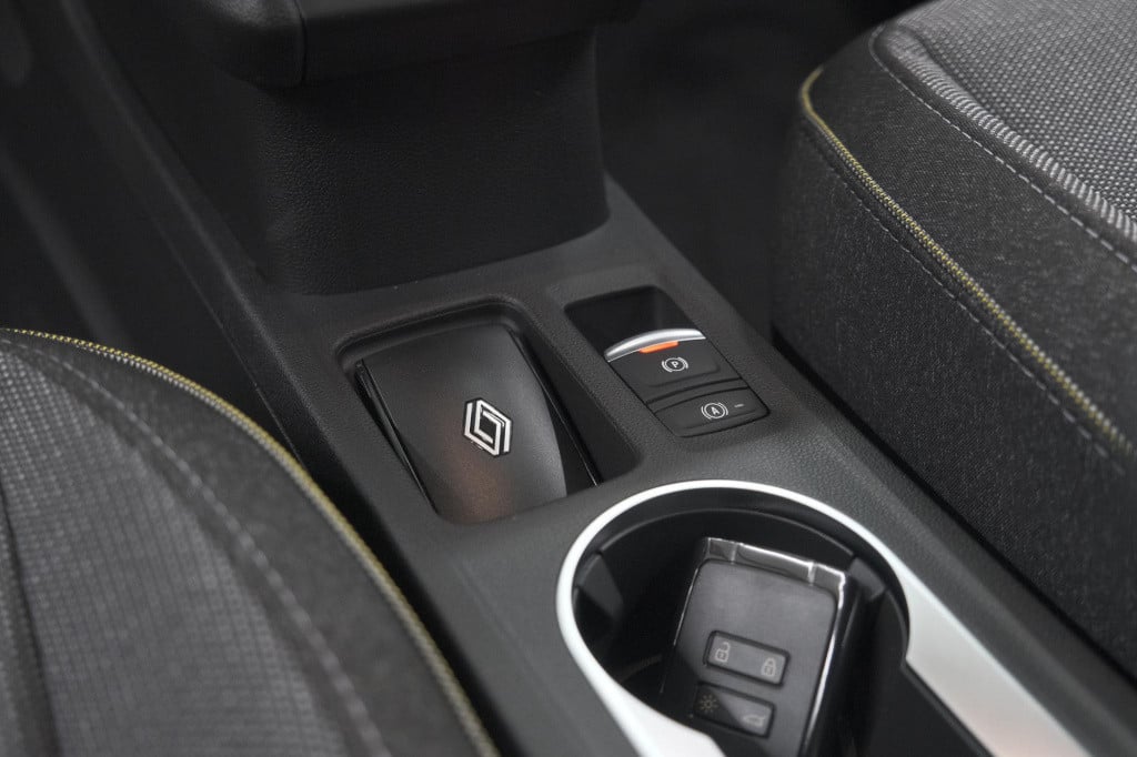 Renault Captur 1.6 e-tech full hybrid 145 techno | advanced driving | camer