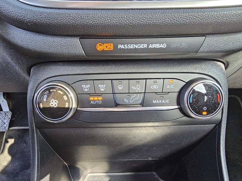 Ford Fiesta 1.0 ecoboost hybrid titanium