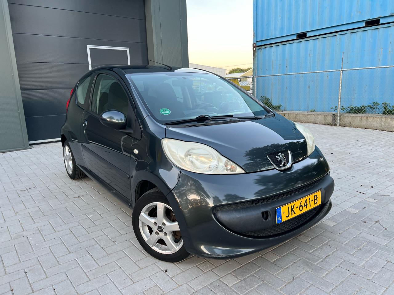 Peugeot 107- 1.0-12V XR Airco/ Scherm