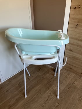 Baby bad op standaard