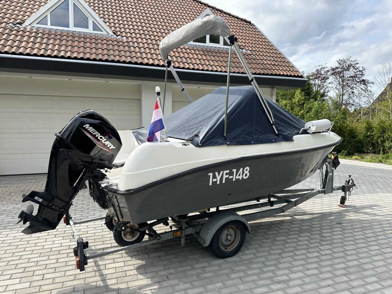 Mooie Elan 15SC met vrijwel nieuwe Mercury 60 pk en Pega trailer