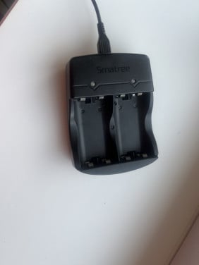 Smatree dual channel charger