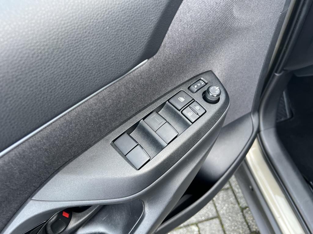 Toyota Yaris Cross 1.5 hybrid 115 first met comfort pack