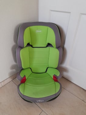 Autostoel ( 9 / 18 kg ) in goede schone staat )
