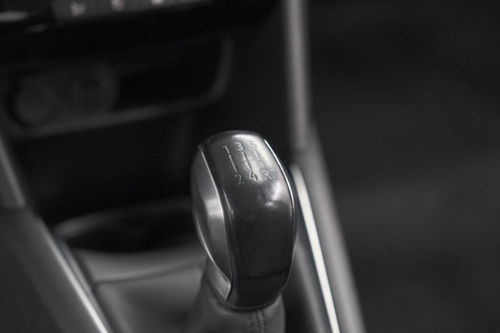 Peugeot 208 puretech 82 blue lease allure | parkeersensoren | climate contr