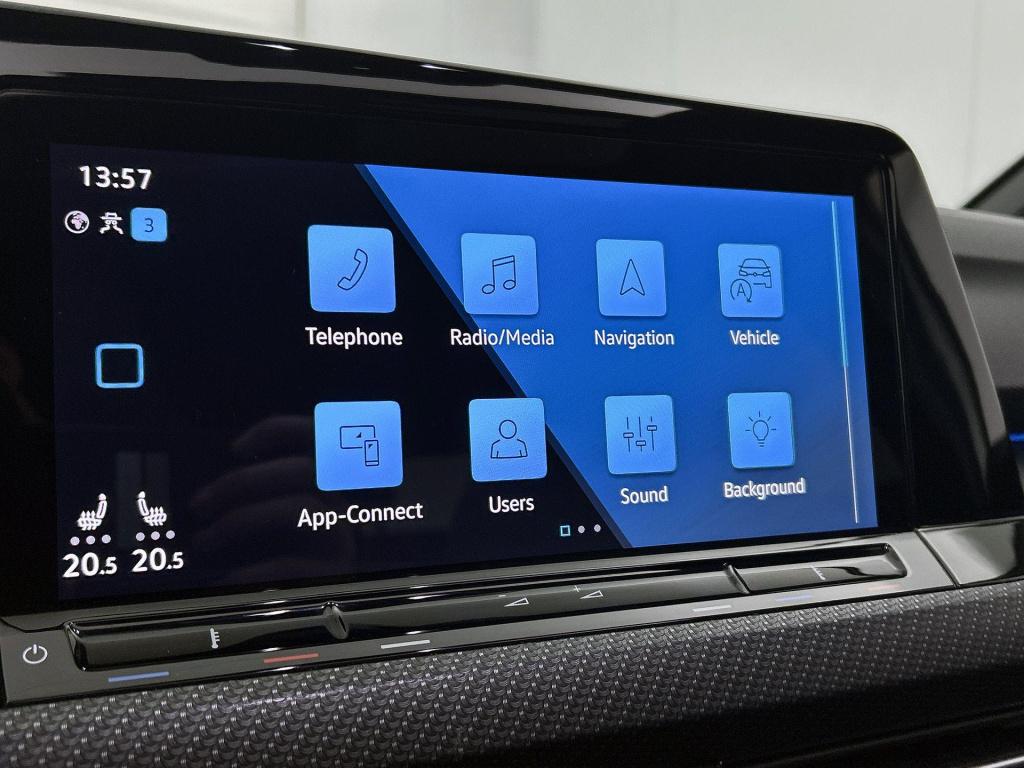 Volkswagen Golf 1.5 etsi r-line business | automaat | panoramadak | navigat