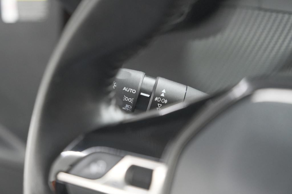 Peugeot E-2008 ev allure pack 50 kwh | 3 fase laadfunctie | parkeersensoren