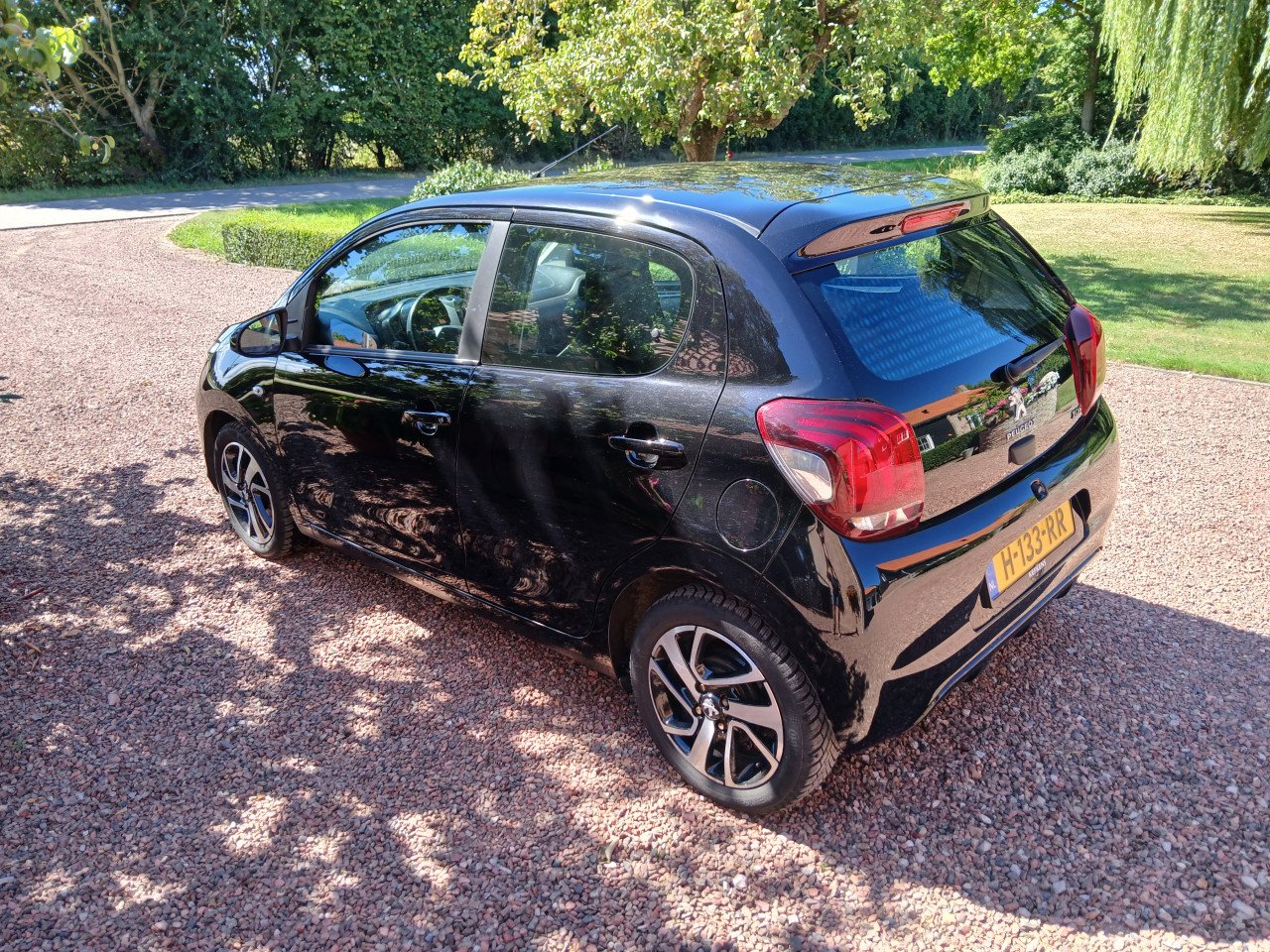 Peugeot 108 5 drs zwart met ecc