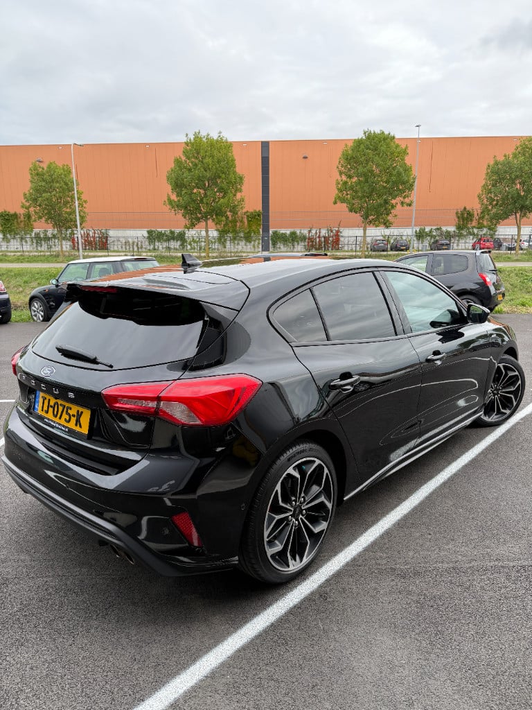 Ford Focus 1.0 ecoboost st line business