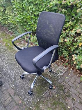 GRATIS bureaustoel en leren charlystoel