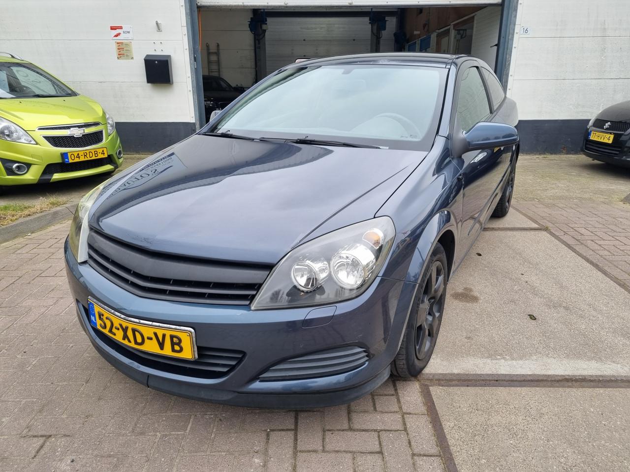 Opel Astra GTC 1.6 Edition