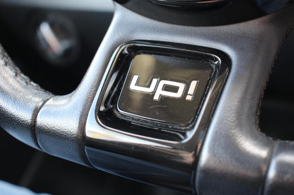 Volkswagen UP! 1.0 black-edition - panoramadak - leer - leder - cruise cont