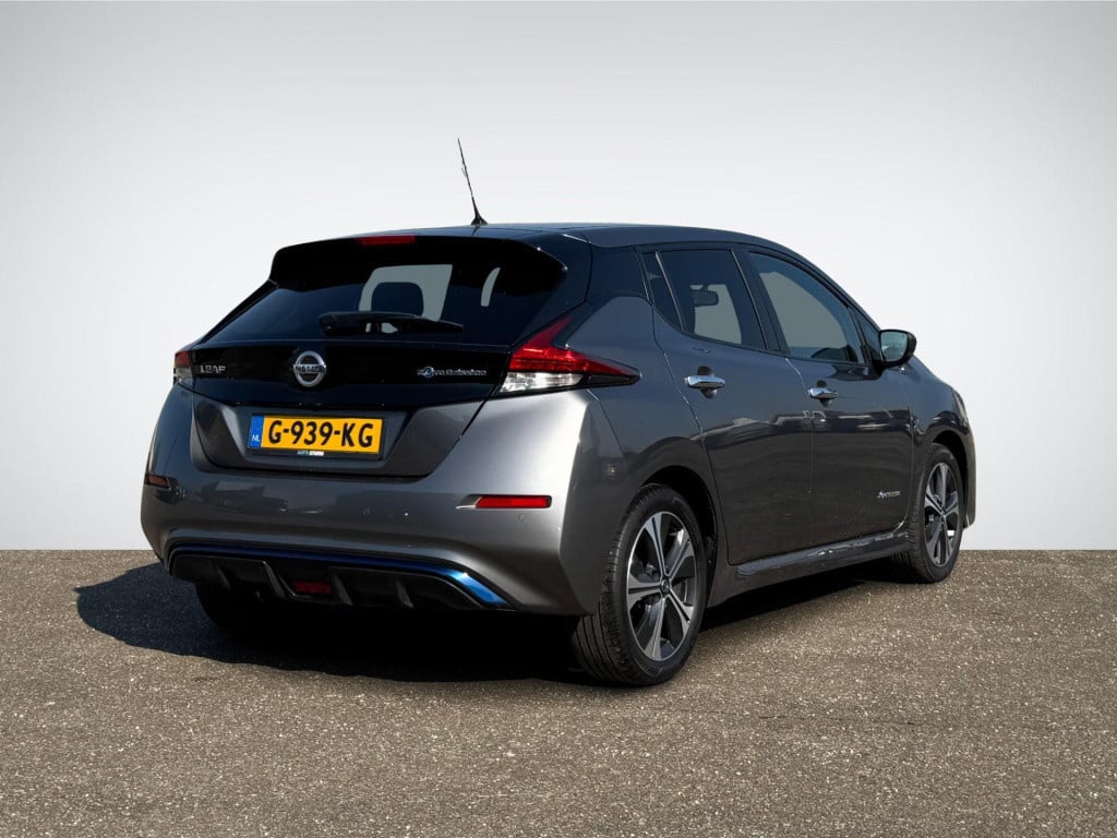 Nissan Leaf n-connecta 40 kwh | navigatie | 360° camera | stuur- + stoelver